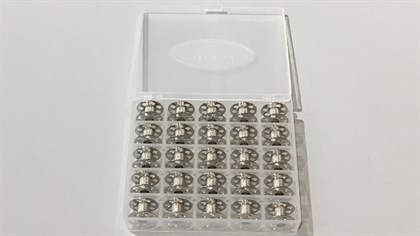 Spoleæske med 25 Bernina metal spoler